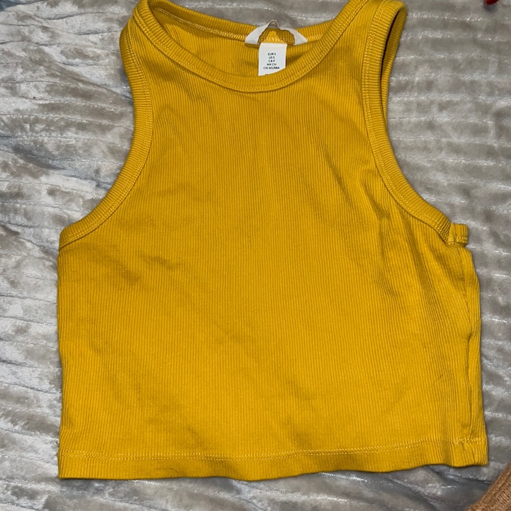 Ribbed top 💛